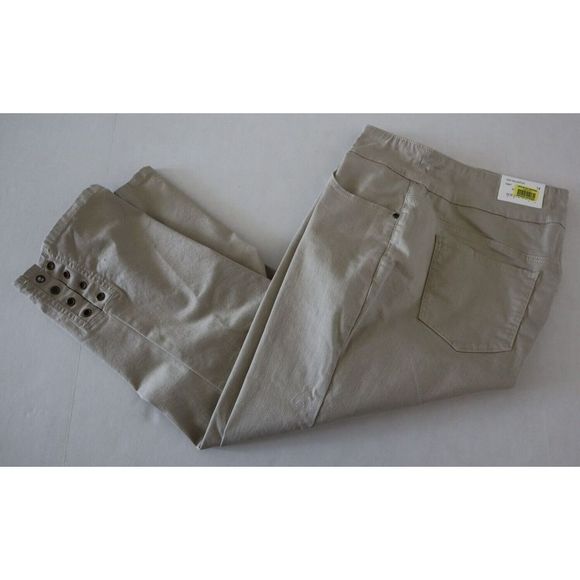 Westbound Women's Sz 14 Khaki/Beige The Park Ave Fit Mid-Rise Pull On Capris - Picture 6 of 7